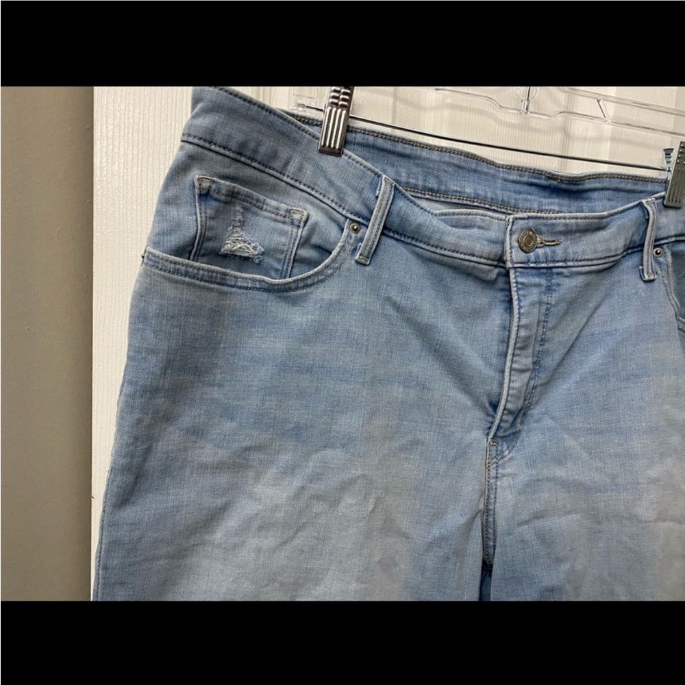 Levi’s denim shorts size 24W light wash